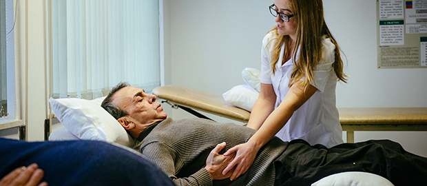 Paciente recibiendo tratamiento gratuito